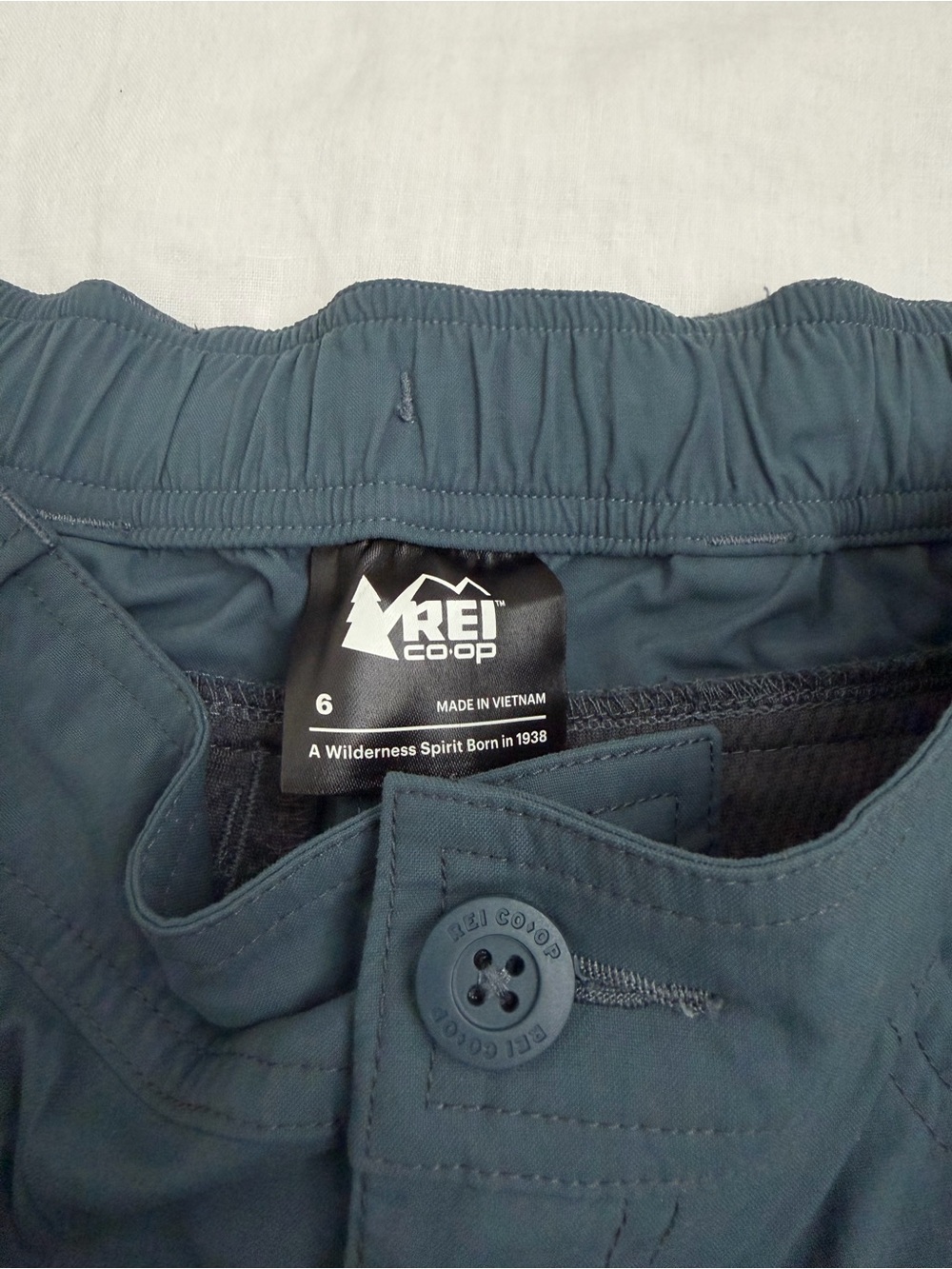 REI Co-op Women's Straight Leg Convertible Cargo Pants in Dark Slate Size 6 - Picture 3 of 7